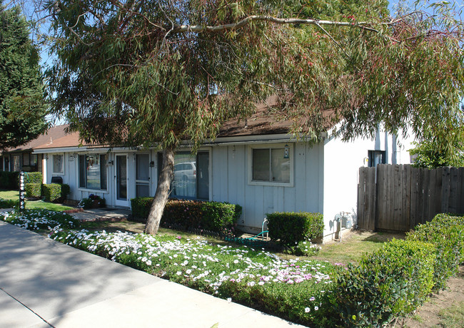 8832-8834 N Bank Dr in Ventura, CA - Foto de edificio - Building Photo