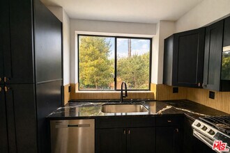 10867 Fruitland Dr in Los Angeles, CA - Building Photo - Building Photo