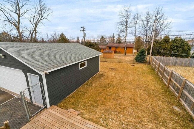 5116 Ivanhoe St in Duluth, MN - Foto de edificio - Building Photo