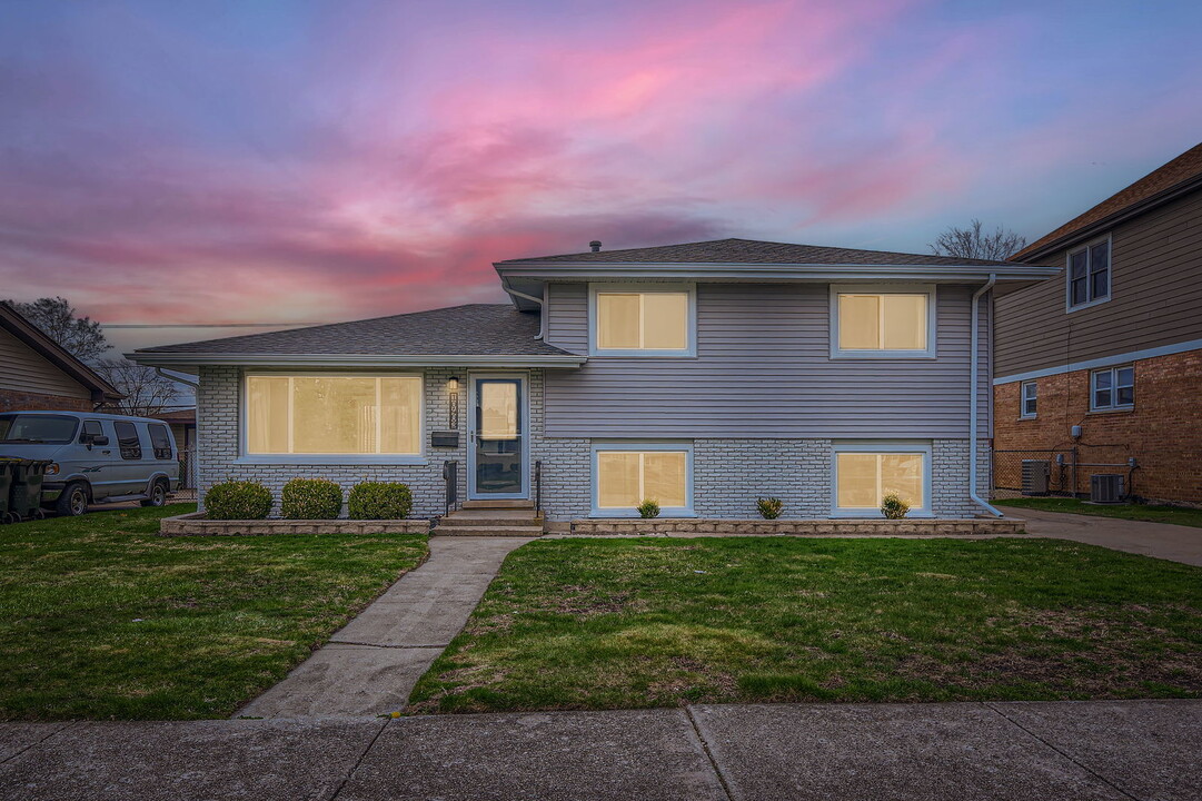 10403 Barnard Dr in Chicago Ridge, IL - Building Photo
