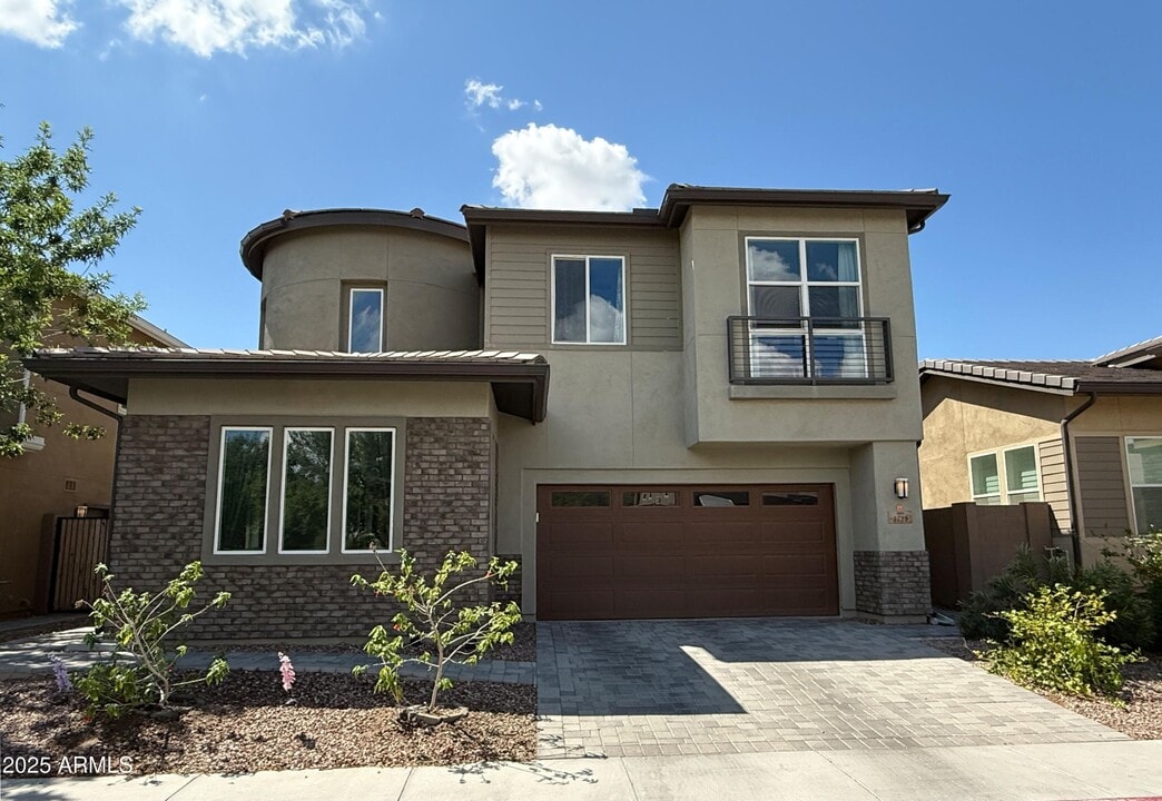 1729 W Myrna Ln in Tempe, AZ - Building Photo