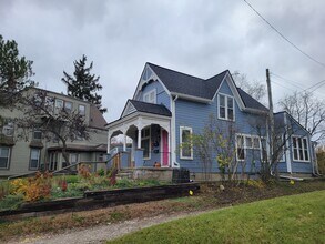 311 W Forest Ave, Unit Top Floor in Ypsilanti, MI - Building Photo - Building Photo