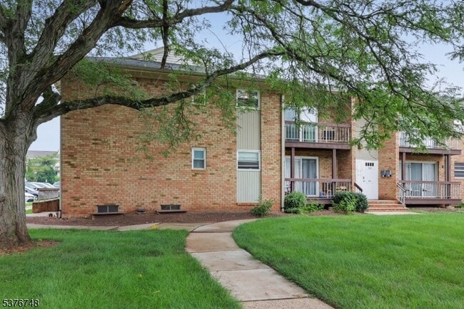 534 Andria Ave in Hillsborough, NJ - Foto de edificio - Building Photo
