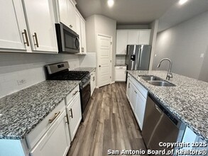 13166 Maridell Park in San Antonio, TX - Building Photo - Building Photo