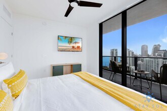 601 NE 1st Ave in Miami, FL - Building Photo - Building Photo