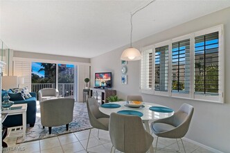 1300 Gulf Shore Blvd N in Naples, FL - Foto de edificio - Building Photo