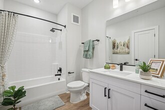 The James at Springline in North Chesterfield, VA - Foto de edificio - Building Photo