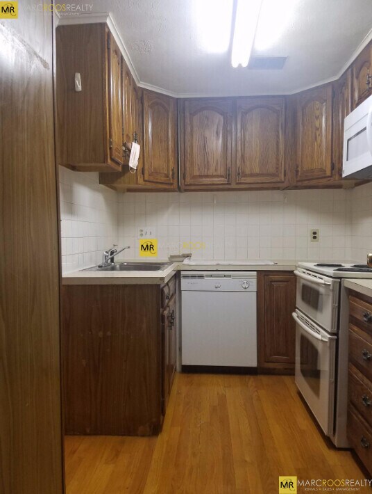 361 Faneuil St, Unit 9 in Boston, MA - Foto de edificio - Building Photo