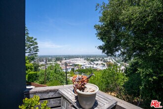 3865 Buena Park Dr in Los Angeles, CA - Building Photo - Building Photo