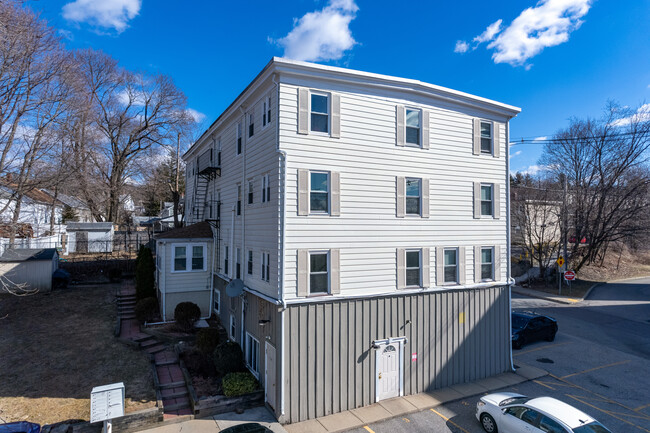 1 Greystone Ave in North Providence, RI - Foto de edificio - Building Photo