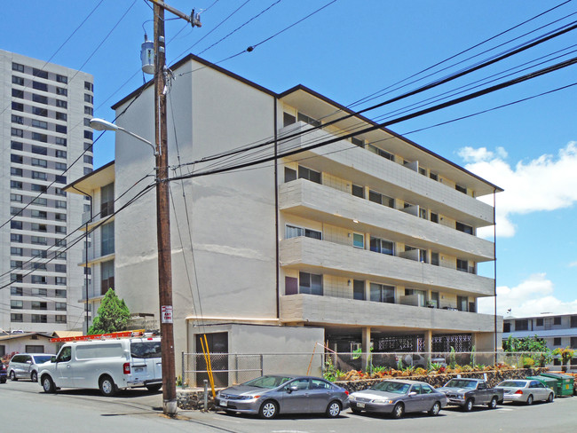 Moiliili Gardens in Honolulu, HI - Building Photo - Building Photo