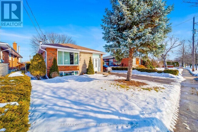 42 Aspendale Dr in Toronto, ON - Building Photo - Building Photo