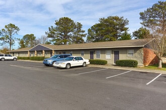 Stonehenge Apt in Warner Robins, GA - Foto de edificio - Building Photo