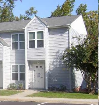 Meadows Apartments in Farmville, VA - Foto de edificio - Building Photo