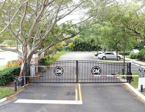 10141 W Sunrise Blvd, Unit CARLOS in Plantation, FL - Building Photo - Building Photo