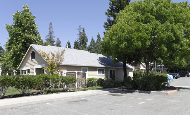 Kirker Court in Concord, CA - Building Photo - Building Photo