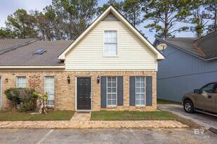 600 Cheshire Ln in Daphne, AL - Building Photo