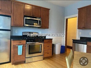 61 Frederick Ave in Medford, MA - Foto de edificio - Building Photo