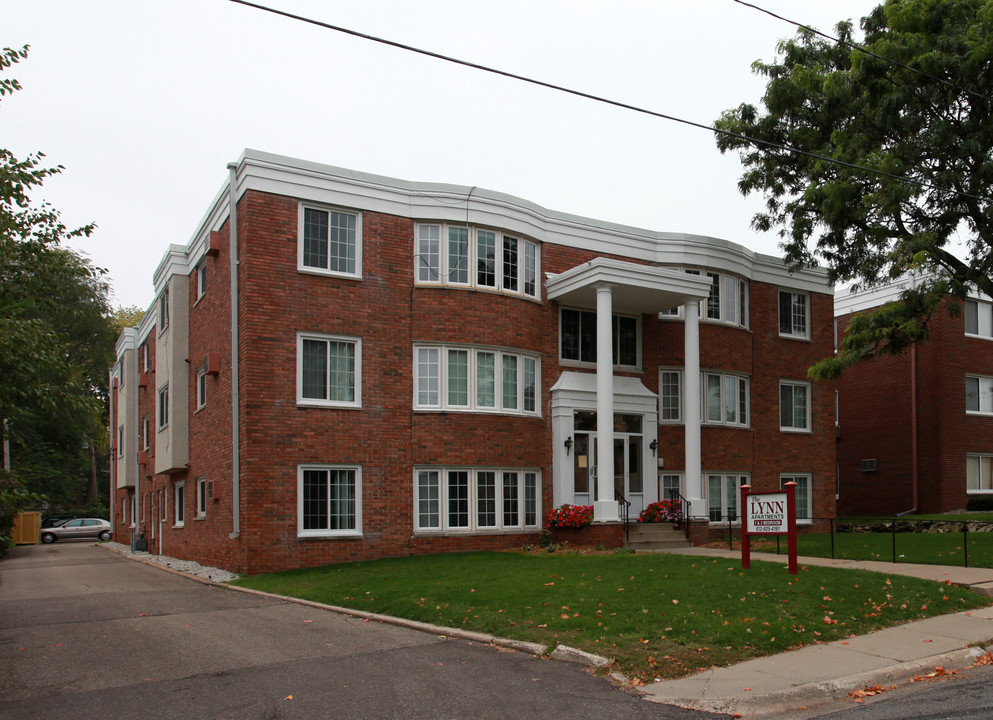 Lynn Apartments in St. Louis Park, MN - Building Photo