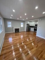 109-32 197th St in Queens, NY - Building Photo