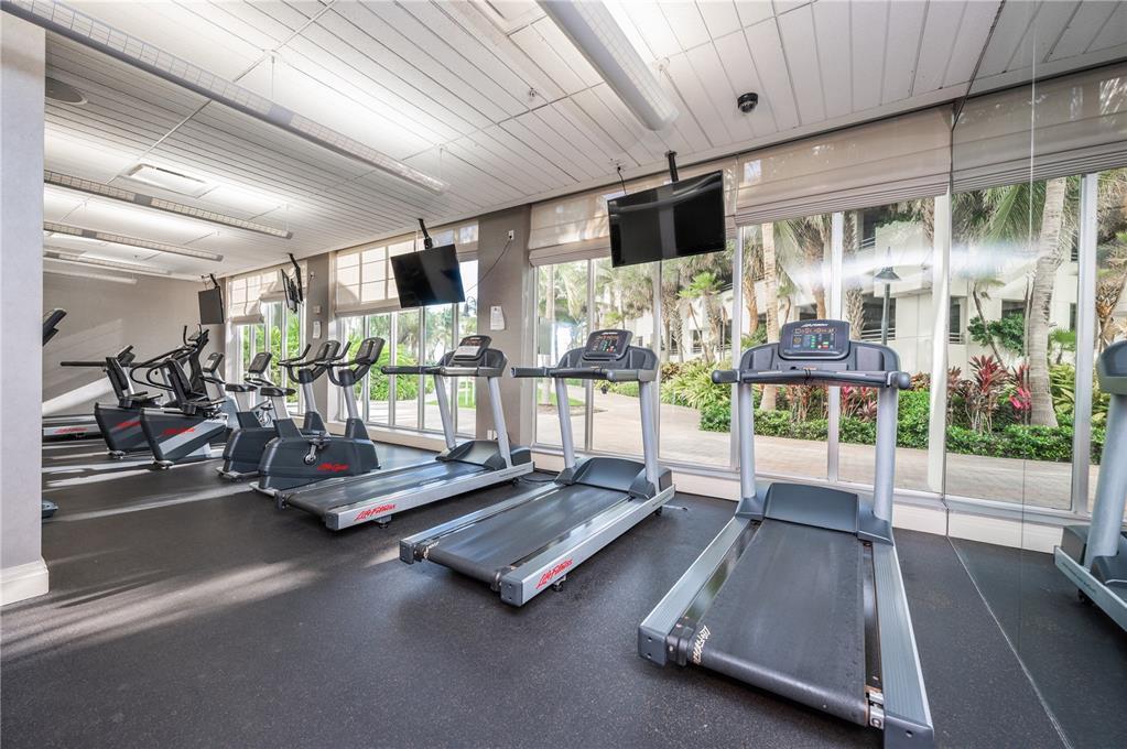 3801 S Ocean Dr, Unit 7O in Hollywood, FL - Building Photo