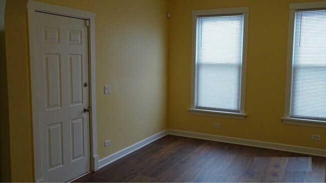 5622 N Mango Ave in Chicago, IL - Building Photo - Building Photo
