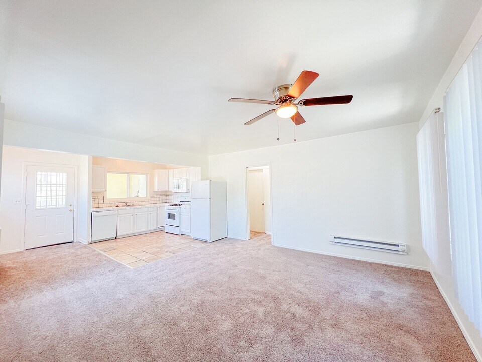 1000 E Burnett St, Unit 4 in Signal Hill, CA - Building Photo
