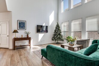 5342 Riverwalk Pkwy in Garland, TX - Foto de edificio - Building Photo