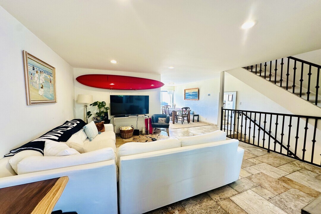 29239 Heathercliff Rd in Malibu, CA - Building Photo