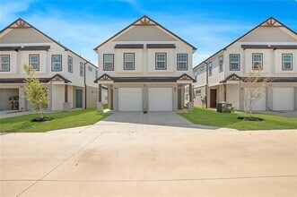 1319 W Main St in Gun Barrel City, TX - Building Photo - Building Photo