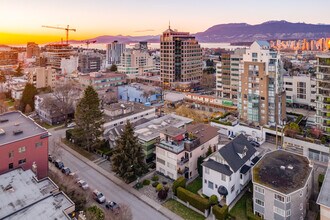 1265 W 10th Ave in Vancouver, BC - Building Photo - Building Photo