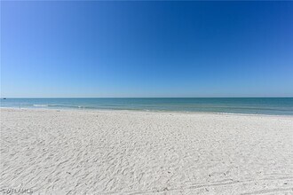 25830 Hickory Blvd in Bonita Springs, FL - Foto de edificio - Building Photo