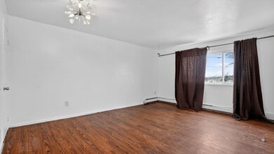 1102 E 233rd St in Bronx, NY - Foto de edificio - Building Photo