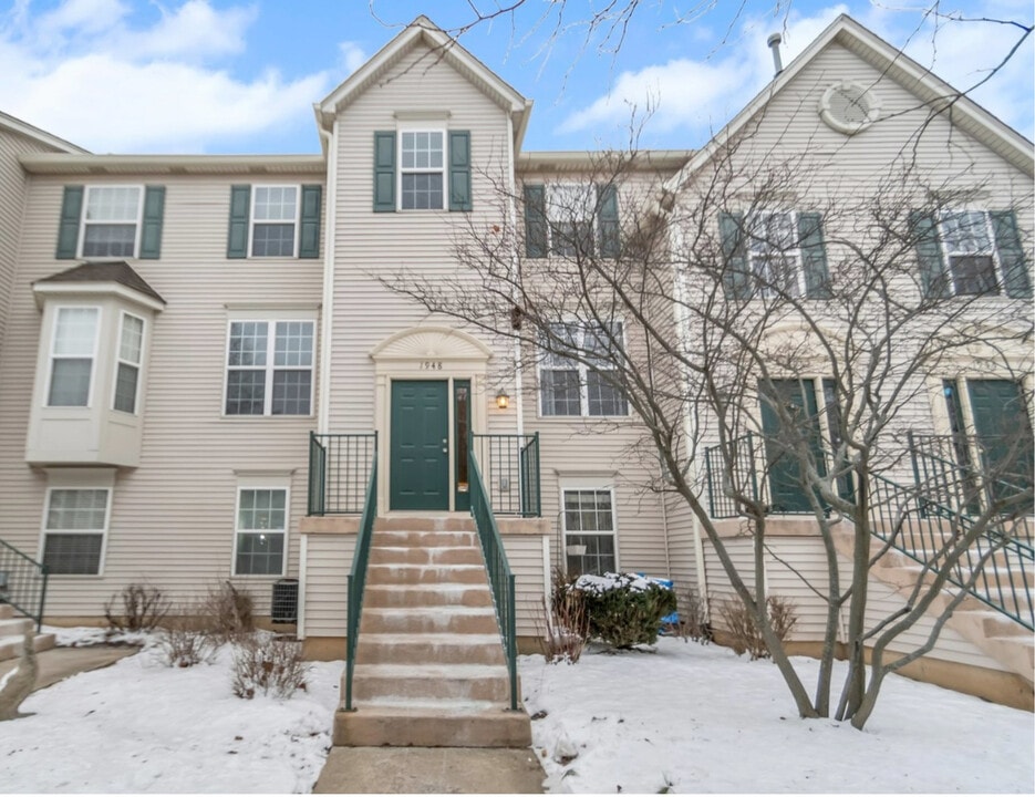 1948 Grandview Pl in Montgomery, IL - Building Photo