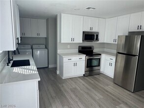 508 Greenbriar Townhouse Way in Las Vegas, NV - Building Photo - Building Photo