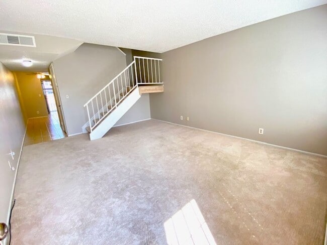 4242 Mississippi Ave in Las Vegas, NV - Building Photo - Building Photo