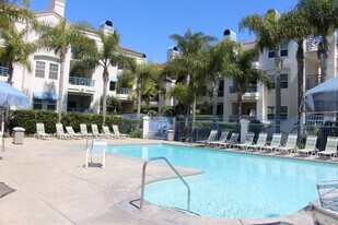 415 Townsquare Ln, Unit 127 in Huntington Beach, CA - Building Photo