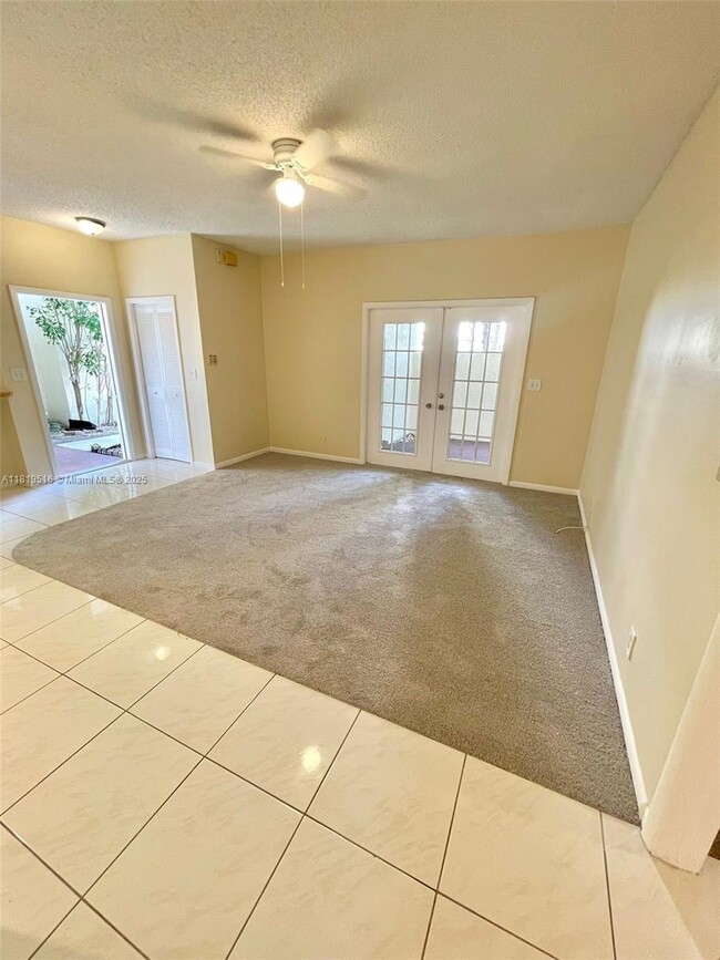 1423 Avon Ln, Unit 109 in North Lauderdale, FL - Building Photo - Building Photo