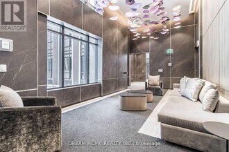 5-525 Mabelle Ave in Toronto, ON - Building Photo - Building Photo
