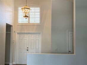 460 Cameron Dr in Weston, FL - Building Photo - Building Photo
