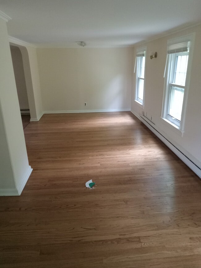 31 Farrell Rd, Unit 2nd floor in Waterbury, CT - Foto de edificio - Building Photo