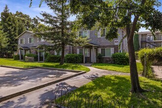 The Four Seasons in Chico, CA - Foto de edificio - Primary Photo