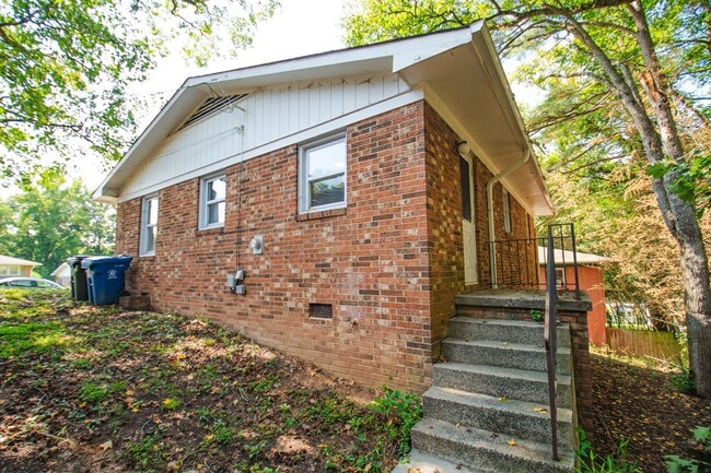 302 Normandy St in Durham, NC - Building Photo - Building Photo