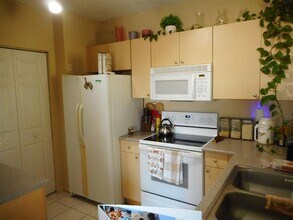 7970 N Nob Hill Rd in Tamarac, FL - Building Photo - Building Photo