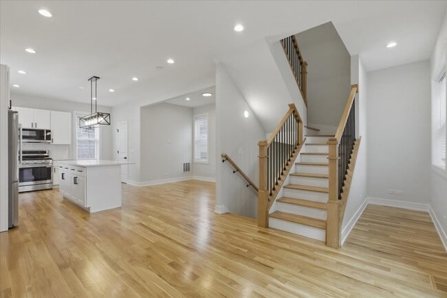 property at 858 N Paulina St