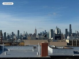 47-55-55 39th Pl in Queens, NY - Building Photo