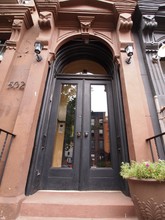 502 Clinton Ave in Brooklyn, NY - Foto de edificio - Building Photo