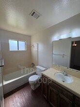 409 E Roosevelt Ave in Tulare, CA - Building Photo - Building Photo