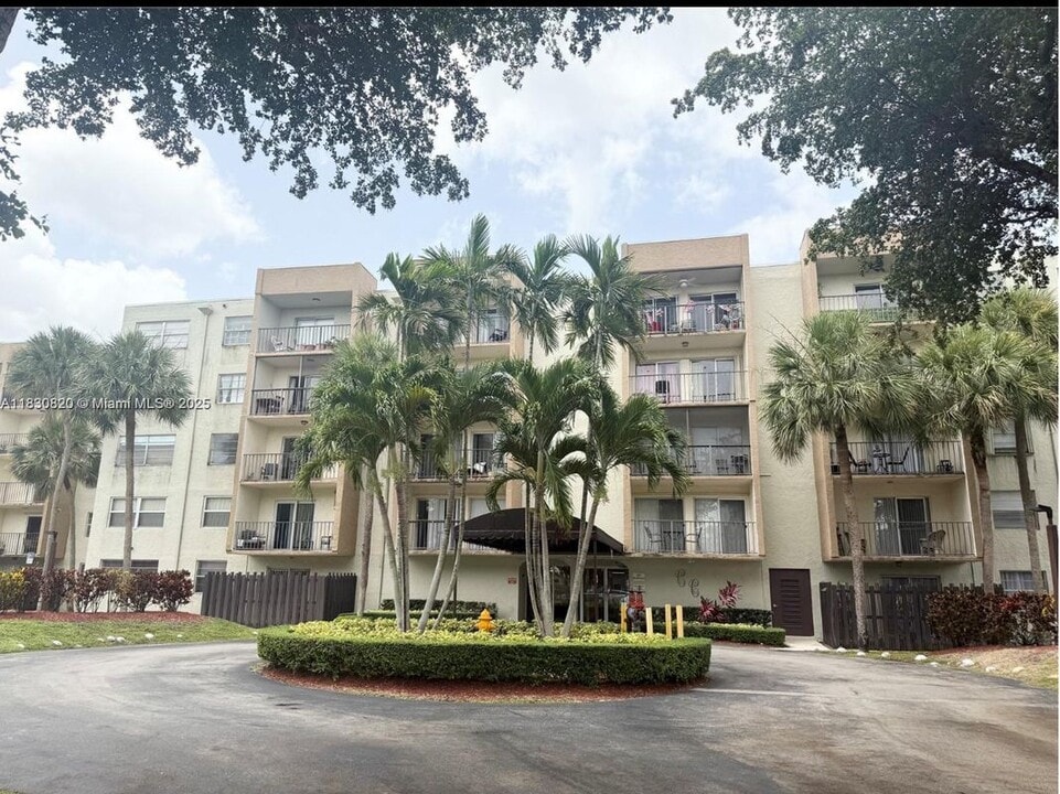 14250 SW 62nd St in Miami, FL - Building Photo