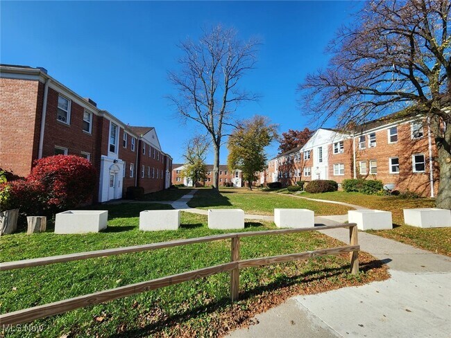 property at 1832 Forest Hills Blvd